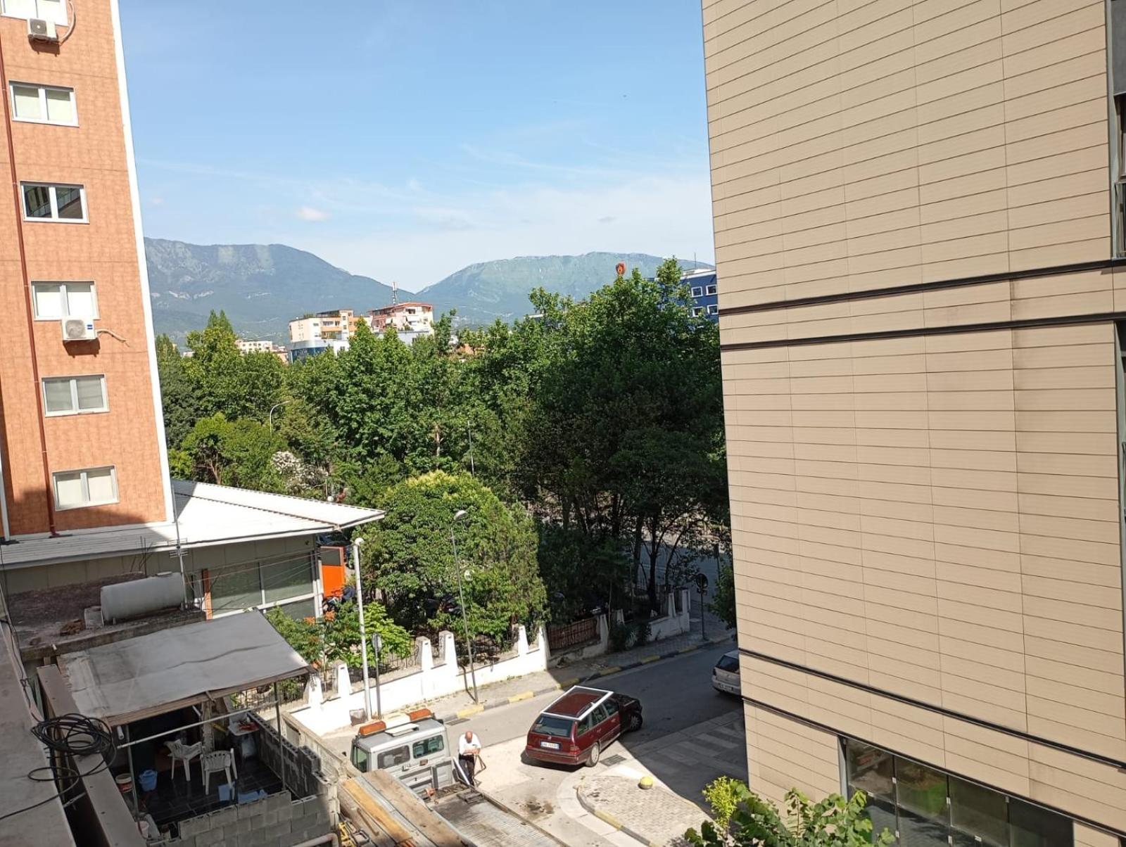 Royal 3 Hostel Tirana Exterior foto